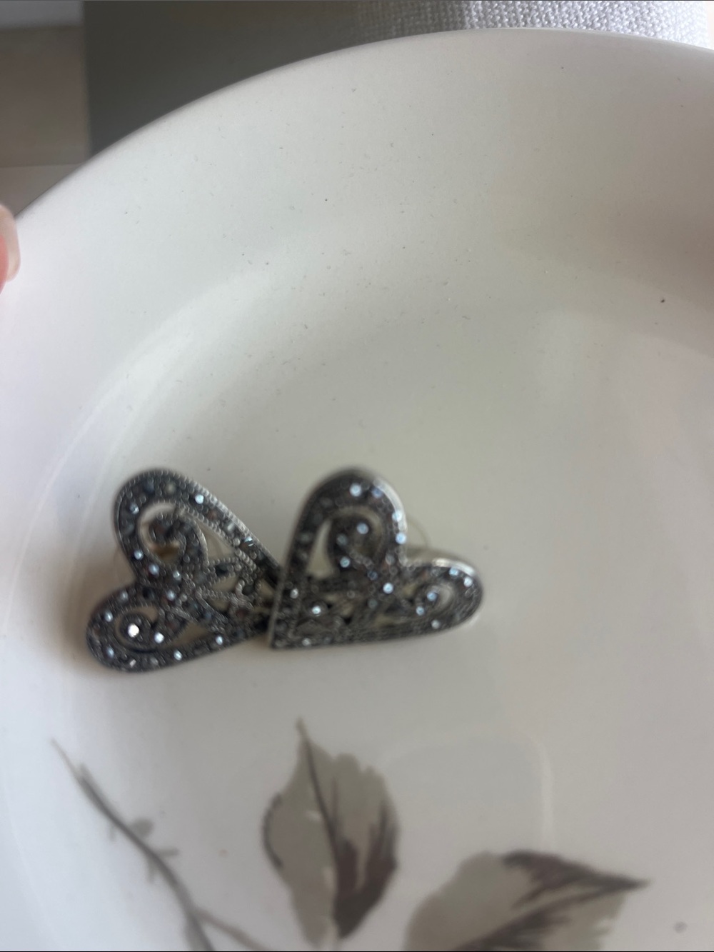 Vintage heart shaped stud earrings 925 with marcasite stones. 1" - Picture 3 of 6
